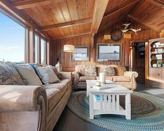 This house is a 3 bedroom(s), 2 bathrooms, located in Oconto, WI. - Oconto - Wohnzimmer