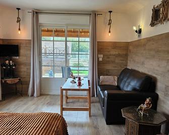 Gite in the heart of the Perche, with garden, 2 terraces and 2 beds, Le Pierra - Perche-en-Nocé - Living room