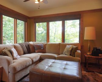 Private Lake Nokomis Sandy, 8 kayaks, 3 canoes, 2 paddle boards, great fishing. - Tomahawk - Huiskamer