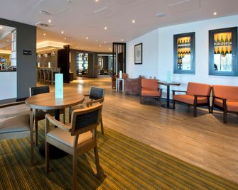 Premier Inn Heathrow Airport Terminal 4 - Hounslow - Lobby