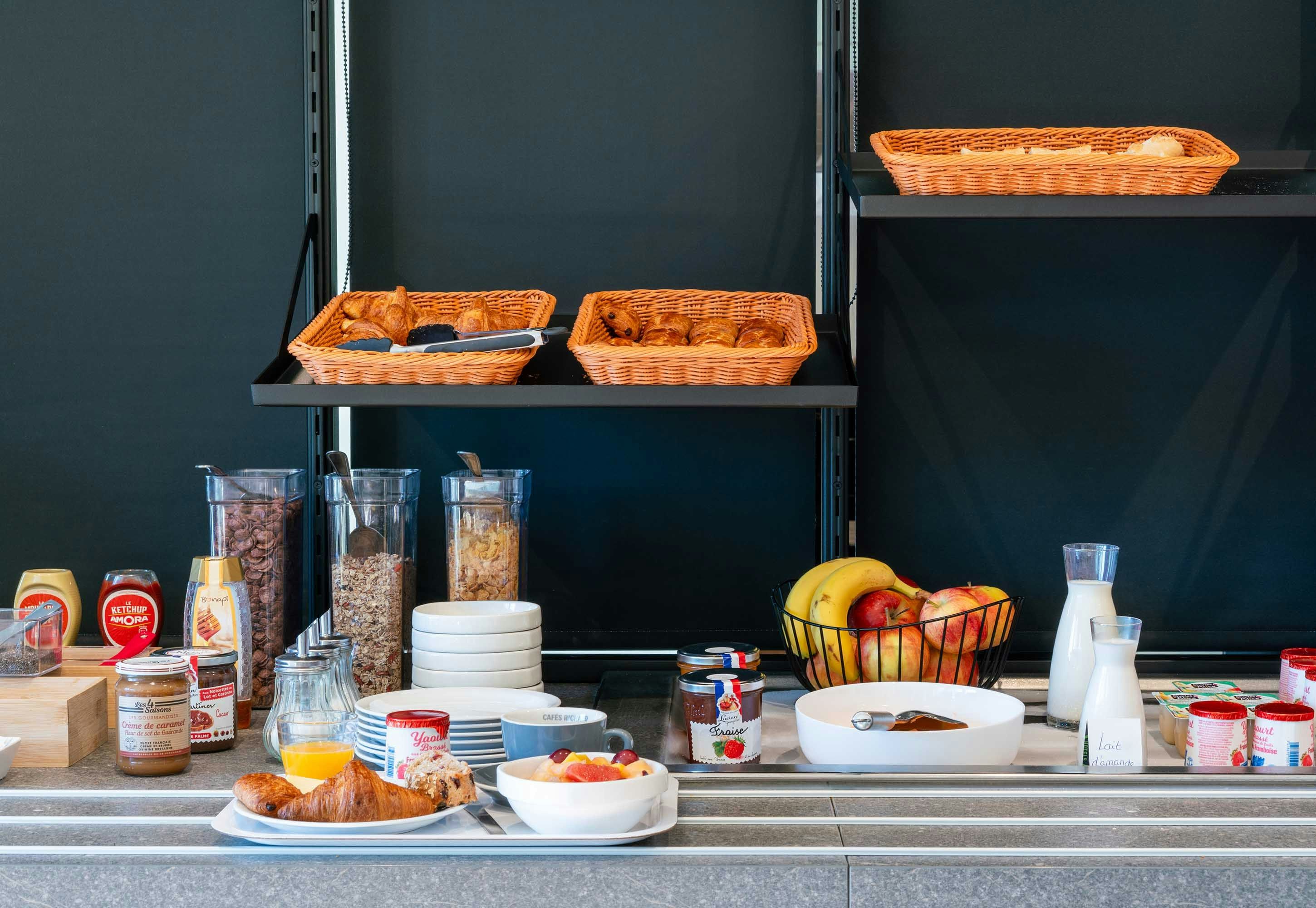 B&B HOTEL Bayeux - באיואו - בופה