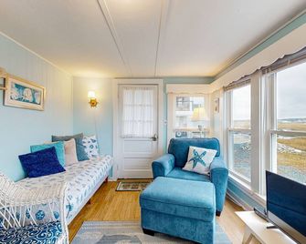 The Eastern Avenue Cottage - Wells - Living room
