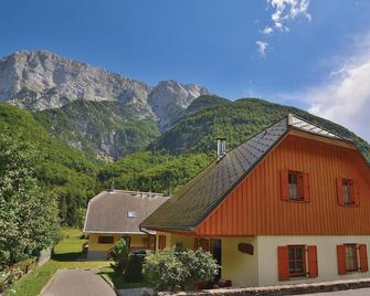 Nice apartment in Bovec with 3 Bedrooms and WiFi - Log pod Mangartom - Edifício