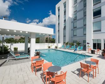 Home2 Suites by Hilton Ft. Lauderdale Airport-Cruise Port - Dania Beach - Pool