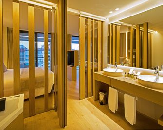 Hotel Port Salins by Pierre & Vacances - Empuriabrava - Bathroom