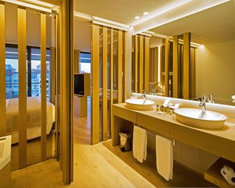 Hotel Port Salins by Pierre & Vacances - Empuriabrava - Bathroom
