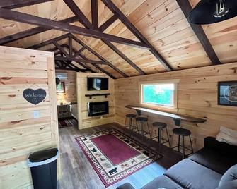 Cozy serene cabin,Away from it all yet close to everything. - Sweetwater