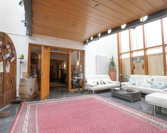 Neumaiers Hirsch Gasthof & Landhotel - Weißenhorn - Living room
