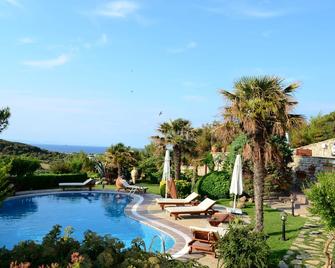 Ada Bacchus Hotel - Bozcaada - Pool