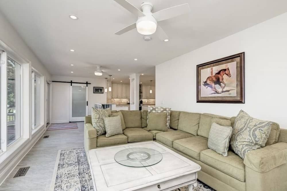 The Lazy River House - Chestertown - Living room