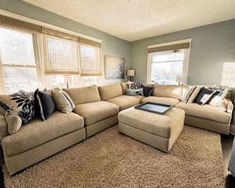 Walk to Lake & Village, Climbing Wall, Sleeps 14 Rare Summer Weekends Open! - Winona Lake - Living room