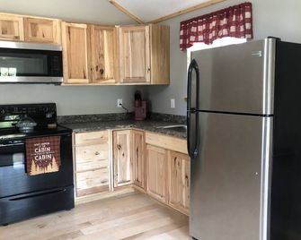 1-bedroom cabin 5 miles from Cumberland Falls and Daniel Boone National Forest - Whitley City - Kitchen