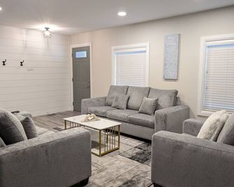 Spacious 4-bedroom beautiful house in London - Londen (Canada) - Huiskamer