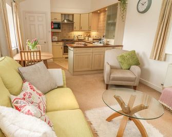 Apple Tree Cottage - Windermere - Living room