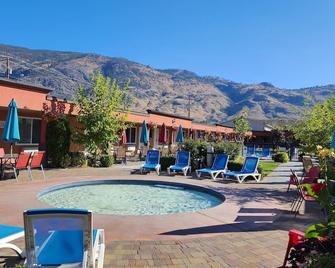 Sahara Courtyard Inn - Osoyoos - Piscina