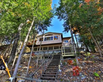 Lakeside Lodge at Fern Lake - 3BR, 1BA Waterfront with Dock - Brandon
