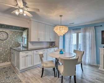 Breezy Murrells Inlet Condo w/ Deck: Walk to Beach - Murrells Inlet - Dining room