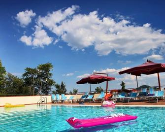Albergo Centopini - Gemmano - Piscina