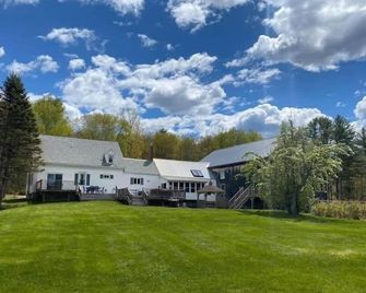 The Farm @ Worthley Pond, Farmhouse, Private Beach, hot tub, sauna - Peru - Edificio