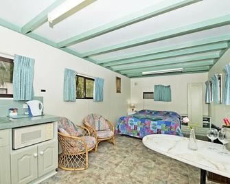 Acclaim Pine Grove Holiday Park - Esperance - Bedroom