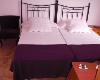 Hostal la Paloma II - Calp - Schlafzimmer