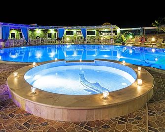 Golden Sun Hotel - Naxos - Svømmebasseng