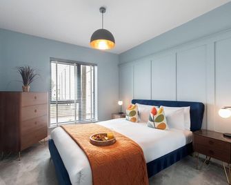 Elliot Oliver - Cosy 2 Bedroom Town Centre Apartment - Cheltenham - Bedroom