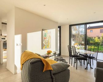 Dify Stoppa - Lyon Parilly - Vénissieux - Salon