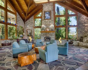 Best Western Plus Yosemite Gateway Inn - Oakhurst - Lobby
