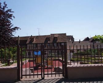 RIQUEWIHR Building dating from 1520, with 12 rooms (10 double beds and 5 single beds) - Riquewihr - Balcone