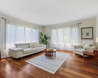 The perfect family home - Chelsea - Living room