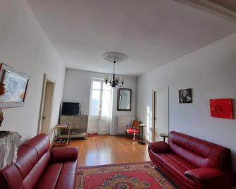 Gîte le Vieux Pressoir dans le cœur des vignobles de Barsac-Sauternes - Barsac - Living room