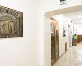 Hotel Zara - Naples - Hallway