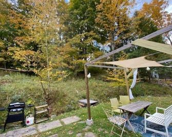 Historic 2BR Home +Patio in Quiet Catskills Hamlet - Grahamsville - Patio