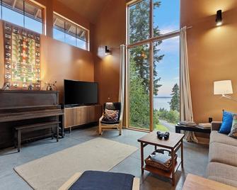 Crows Nest by Avantstay Accessible Home w/ Views - Clinton - Sala de estar