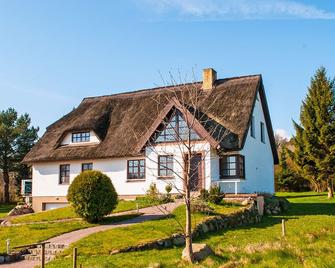 Dat Witte Hus Moritzdorf Ruegen Ferienwo - Sellin - Edificio