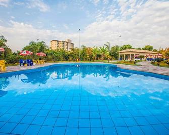 Golden Dolphin Express 403 - Caldas Novas - Piscina