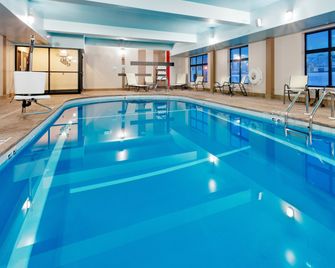 Holiday Inn Express & Suites York Ne - Market Street By IHG - York - Uima-allas