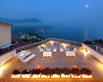Gala Residence Villa Giovanna - ראבלו - מרפסת