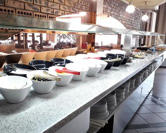 Cit'Hotel Escatel - Mâcon - Buffet