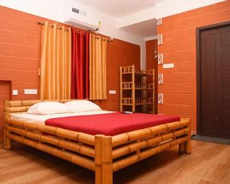 Viruksham Homestay - Kumbakonam - Bedroom