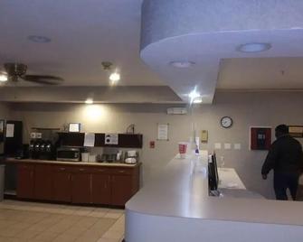 Lakewood Inn & Suites - Dowagiac - Kitchen