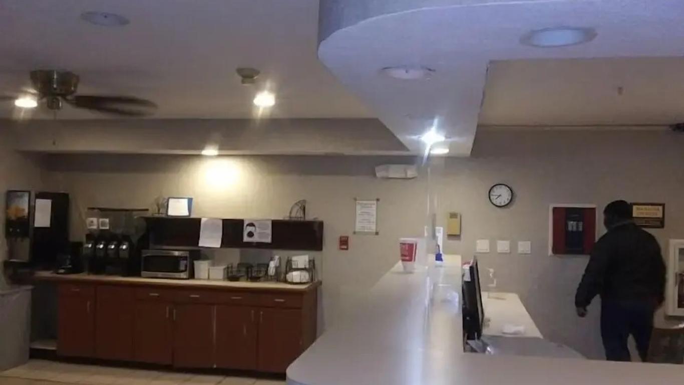 Lakewood Inn & Suites