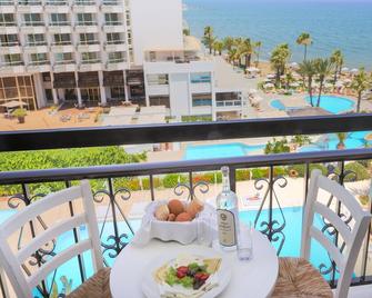 Sandy Beach Hotel & Spa - ex Sentido - Larnaka - Balkon