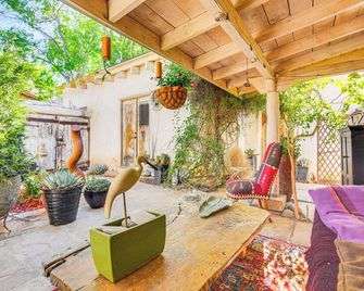 Centrally Located Santa Fe Studio Near Town! - Santa Fe - Patio