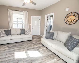 Two Bedroom Home close to Downtown and Hospitals - Sioux Falls - Sala de estar