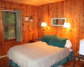 Glamping for Two in Cozy Studio Cabins in Upstate New York - Saranac Lake - Bedroom