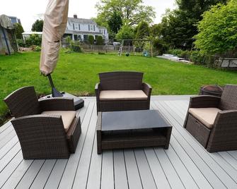 Norwalk Spacious Stay – Entire House + Fenced Yard + Parking + Laundry + Updated - Norwalk - Patio