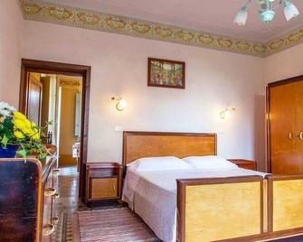 Villa La Fontana - Castiglione del Lago - Schlafzimmer