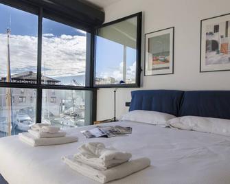 Joivy Exclusive Seaview Flat For 4, In Central Genoa - Genova - Camera da letto